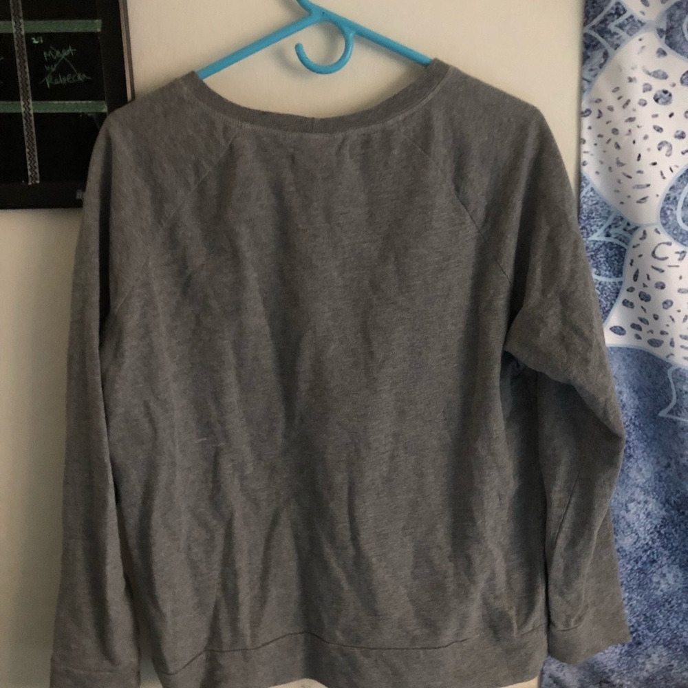 Gray long sleeve shirt
